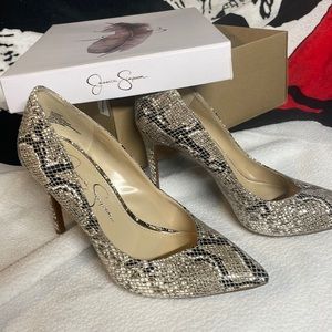 Jessica Simpson size 7 beautiful snake skin heels